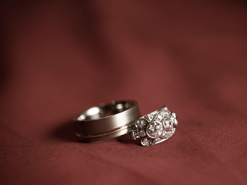 Nhẫn cưới có 3 viên kim cương không tốt về phong thủy